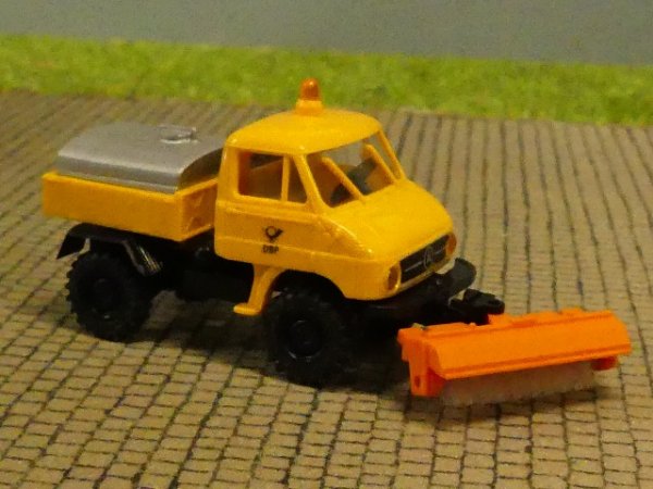 1/87 Brekina Unimog 411 DBP Deutsche Post Kehrmaschine 018134