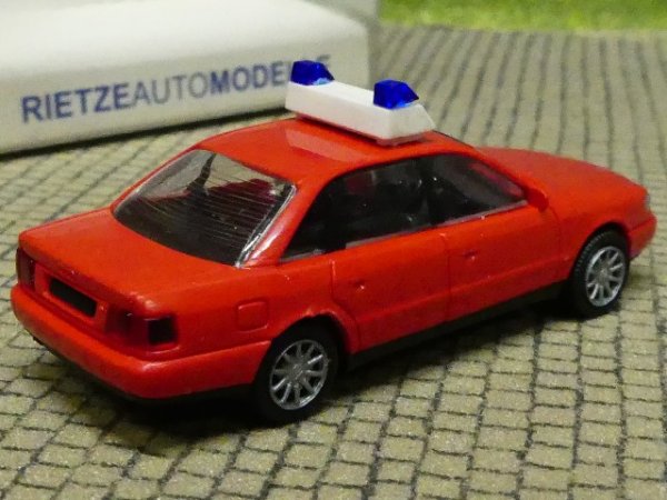 1/87 Rietze Audi A6 Feuerwehr neutral Blaulichtsockel weiß 50663