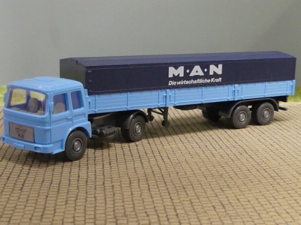 1/87 Wiking MAN F80 MAN hellblau Plane dunkelblau Sattelzug 535 1