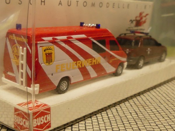 1/87 Busch Set Fw Böblingen MB Sprinter und MB ML 49939