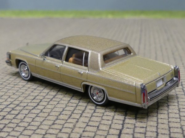 1/87 PCX Cadillac Fleetwood Brougham metallic-beige 870451