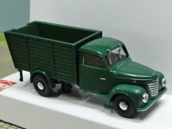 1/87 Busch Framo V901/2 Tiertransporter grün 52099