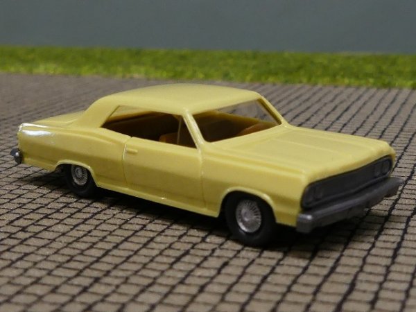 1/87 Wiking Chevrolet Malibu schwefelgelb 220 7E