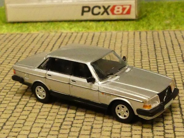 1/87 PCX Volvo 240 silber 870118