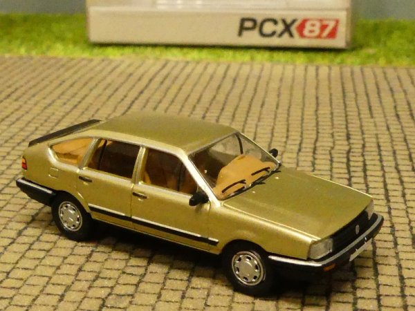 1/87 PCX VW Passat B2 beigemetallic PCX870077