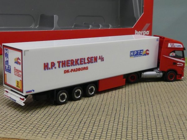 1/87 Herpa Iveco S-Way LNG Kühlkoffer-SZ H.P.Therkelsen 316095