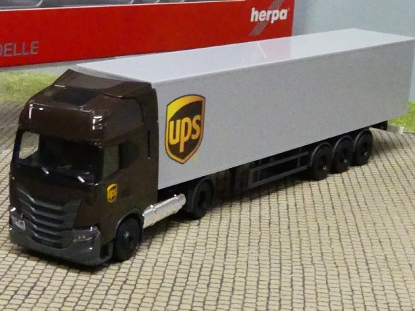 1/87 Herpa Iveco S-Way LNG Koffer-Sattelzug UPS 315036