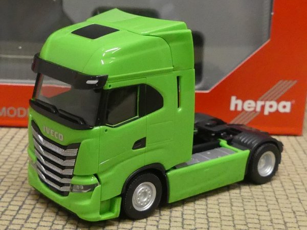 1/87 Herpa Iveco S-Way Zugmaschine 2achs gelbgrün  313445-002