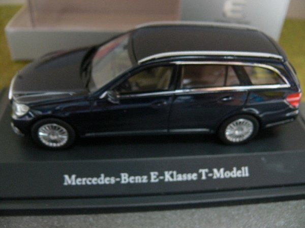 1/43 Kyosho MB E Klasse Elegance Kombi Cavansitblaumet. 696 0191