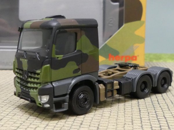 1/87 Herpa MB Arocs 6x4 Zugmaschine Bundeswehr flecktarn 747028