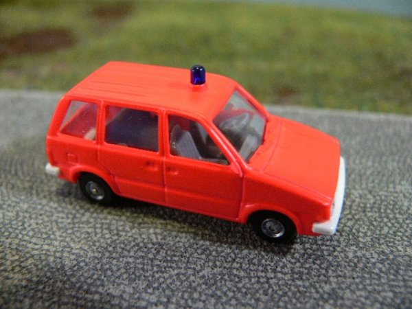 1/87 Rietze Nissan Prairie Feuerwehr Tagesleuchtrot 50061