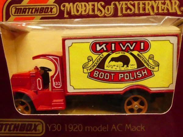 Matchbox Yesteryear Mack AC 1920 KIWI Boot Polish Y30