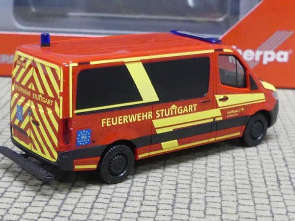 1/87 Herpa MB Sprinter '18 Bus Flachdach Branddirektion Stuttgart 097345