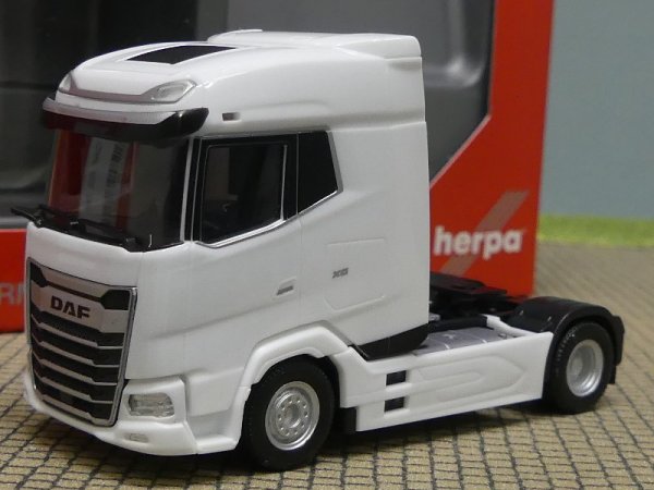 1/87 Herpa DAF XG Zugmaschine weiß 315760