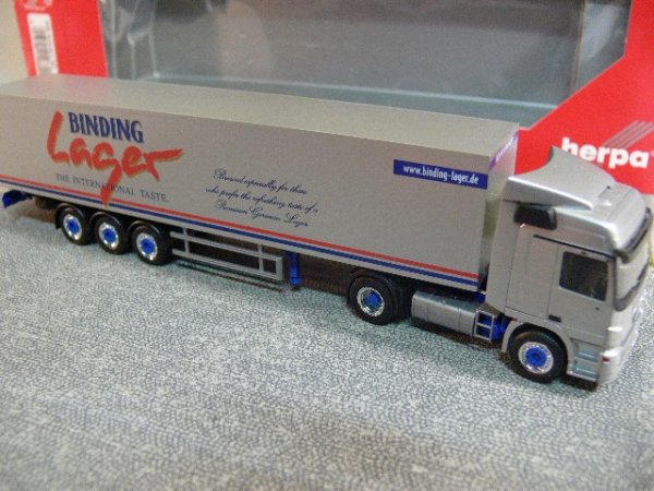 1/87 Herpa MB Actros Binding Lager Bier Koffer-Sattelzug 148894