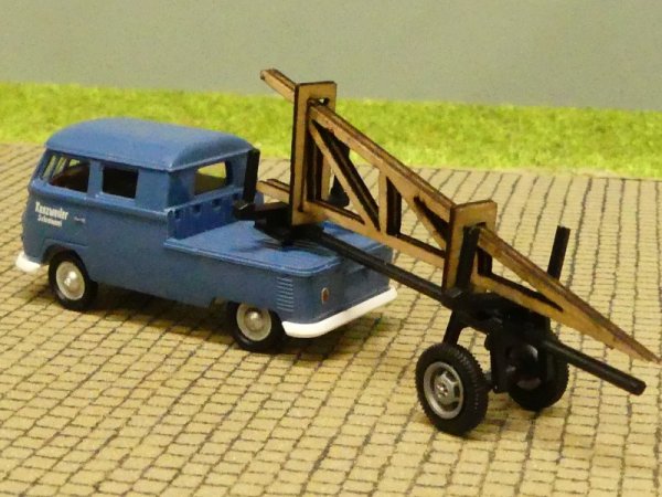 1/87 Brekina # 2095 VW T1 Doka Schreinerei Kunzweiler mit Nachläufer 32833