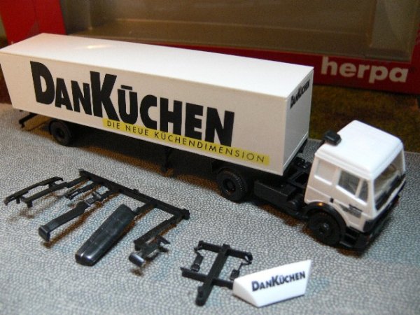 1/87 Herpa MB SK DAN KÜCHEN Österreich (A) Koffer-Sattelzug