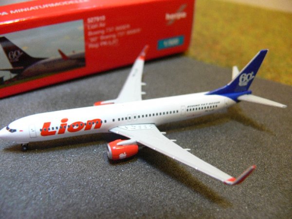 1/500 Herpa Boeing 737-900ER Lion Air 60th Boeing 737-900ER 527910