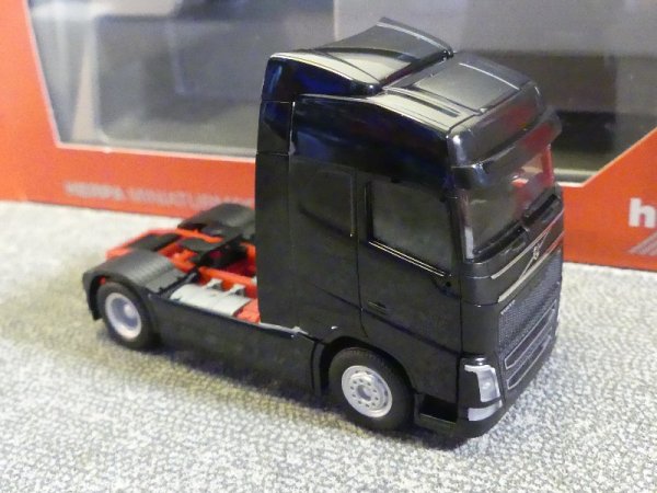 1/87 Herpa Volvo FH GL Zugmaschine schwarz 303767-004