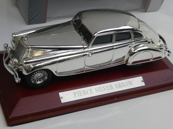 1/43 Atlas Pierce Silver Arrow chrome mit Holzsockel 7687113