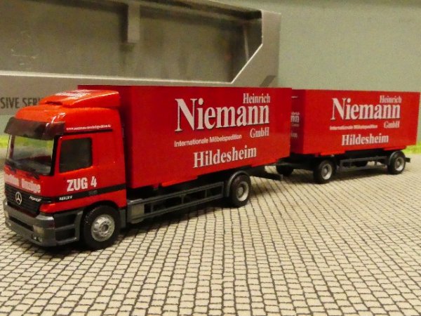 1/87 Herpa MB Actros Niemann Hildesheim Wechsel Koffer Hängerzug 264446