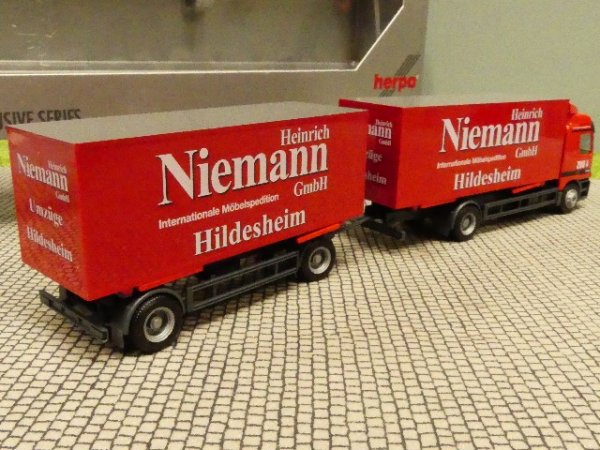 1/87 Herpa MB Actros Niemann Hildesheim Wechsel Koffer Hängerzug 264446