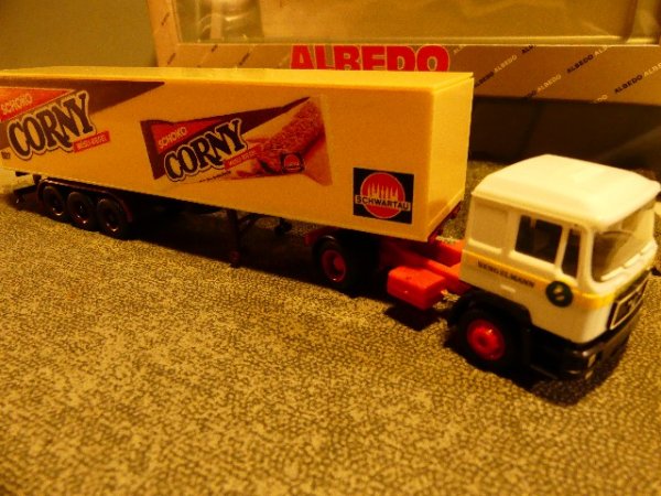 1/87 Albedo MAN F2000 CORNY Schwartau Koffer Sattelzug