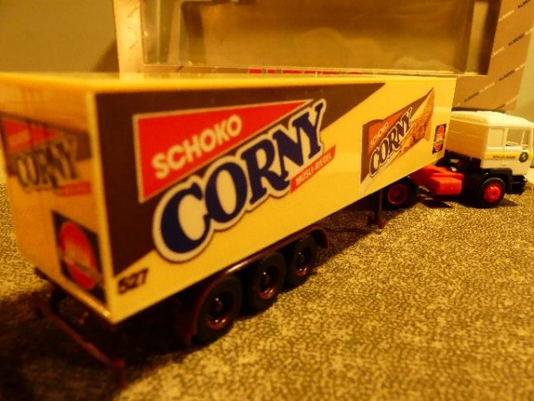 1/87 Albedo MAN F2000 CORNY Schwartau Koffer Sattelzug