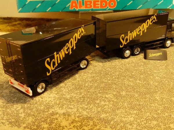 1/87 Albedo MAN F90 Schweppes Koffer Hängerzug 200259