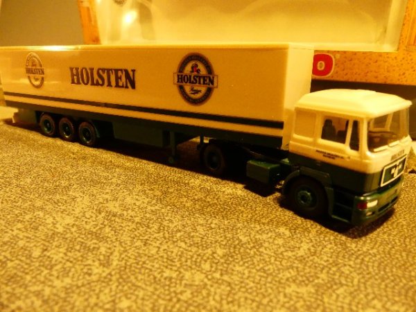 1/87 Albedo MAN F2000 HOLSTEN Pilsener Koffer Sattelzug 800042