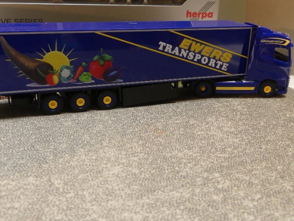 1/87 Herpa Volvo FH GL. Kühlkoffer Sattelzug Ewers 932028