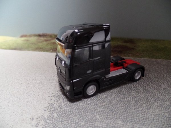 1/87 Herpa MB Actros Gigaspace 2achs ZM schwarz 159173-005