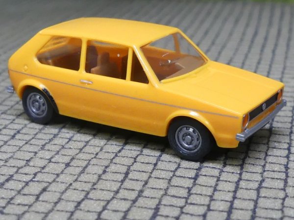 1/87 Brekina VW Golf I gelb, Zierlinie schwarz, Stoßstange silber (G1#27)