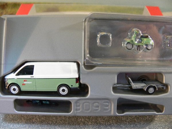 1/87 Herpa VW T6 Wandt mit Anhänger und Vespa 092760