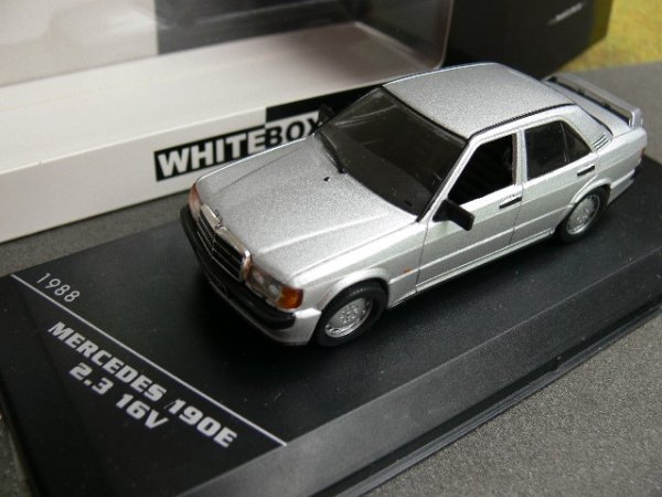 1/43 White Box MB 190E 2.3 16V 1988 silber WB246