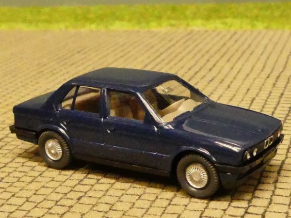 1/87 Wiking BMW 320 i enzianblau 190 2