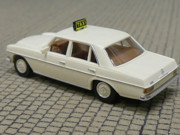 1/87 Brekina MB /8 200D TAXI hellelfenbein Felgen in Wagenfarbe