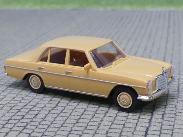 1/87 Brekina MB /8 beige, Felgen in Wagenfarbe