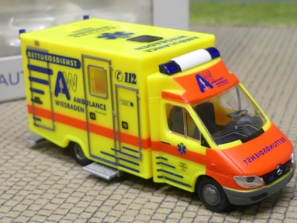 1/87 Rietze MB Sprinter RTW Ambulance Wiesbaden 61550