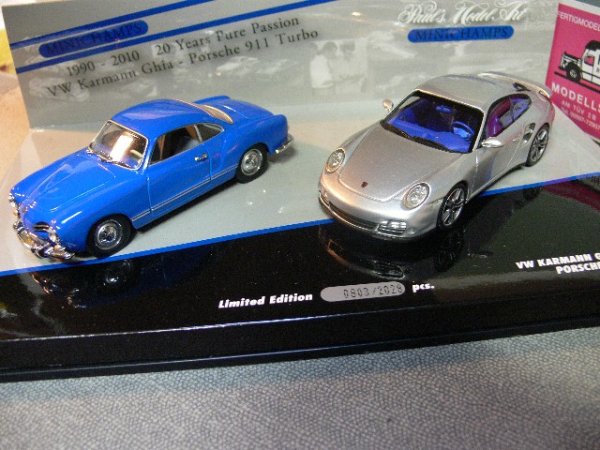 1/43 Minichamps VW Karmann Ghia coupe 1955 blau -Porsche 911 Turbo 2010 silber