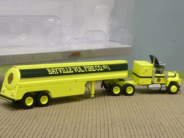 1/87 Brekina Mack RS 700 Bayville Fire Truck 85815