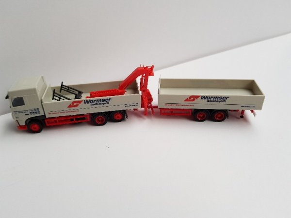 1/87 Herpa DAF XF SC Pritschen-Hängerzug mit Kran Spedition Wormser 307819