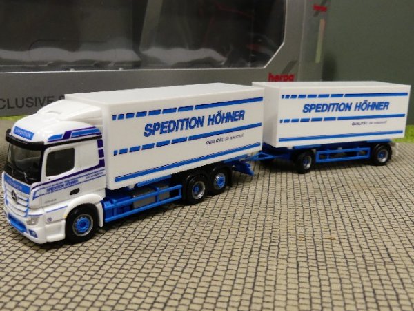 1/87 Herpa MB Actros HÖHNER Spedition Wechselkoffer Hängerzug 917346