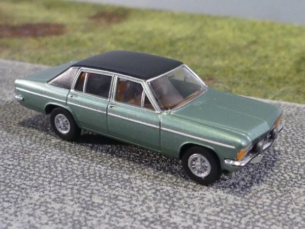 1/87 Brekina Opel Diplomat grün metallic Dach schwarz 20721