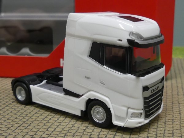 1/87 Herpa DAF XG+ Zugmaschine weiß 316033