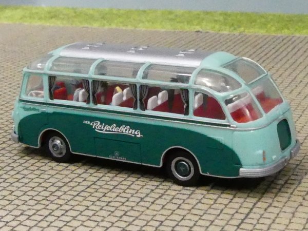 1/87 Brekina Setra S6 Reiseliebling mit Personen