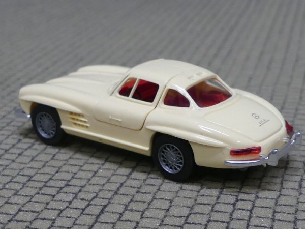 1/87 Wiking MB 300 SL Coupe hellbeige 833 02