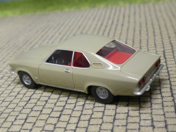 1/87 Wiking Opel Manta A beige 827 01