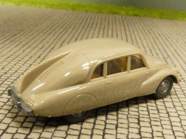 1/87 Wiking Tatra 87 braunelfenbein 827 3 A