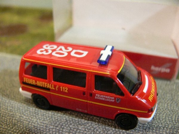 1/87 Herpa VW T4 Feuerwehr Düsseldorf Bus 046749